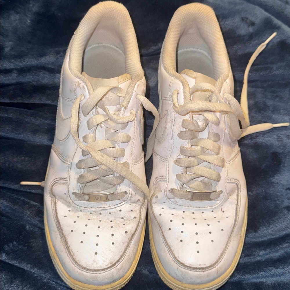 AIR FORCE ONE SNEAKERS, Size 9